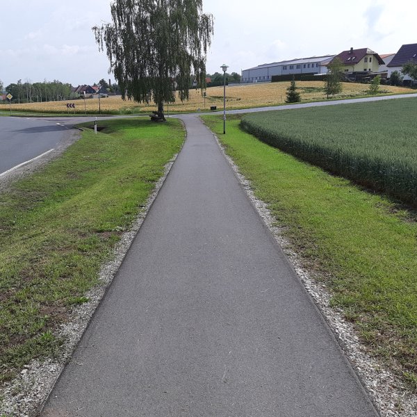 Geh- und Radweg in Obertrebra